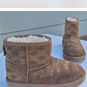 UGG Brown Logo Short Boots Sz 3